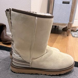 Cream w/ brown trim UGG Boots!
